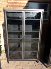 Vitrine industrielle sur