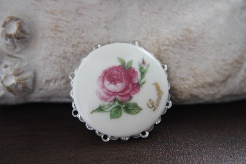 Broche porcelaine de - broche, en
