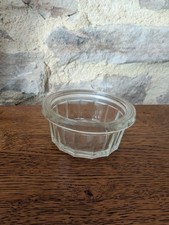 1 petit  pot a confiture