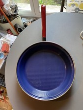 Poêle ronde vintage en tôle