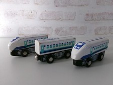 Train en bois avec 2