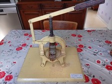 Ancien Outil PRESSE  MOULE A