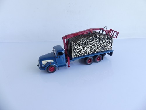 Ixo camion volvo n88 - 1:43,