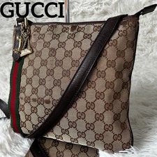GUCCI GG Canvas Shelly Sacoche With Gold Charm Crossbody Brown  Beige Leather