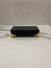 socle en bois noir brillant