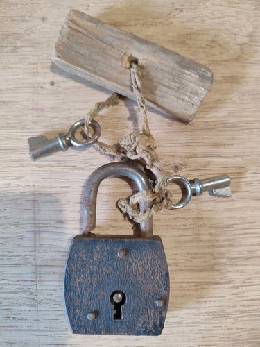 Ancien gros cadenas - ancien, ses
