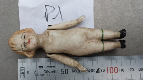 Ancienne petite poupée - p1/,