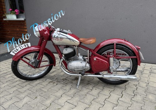 Photo moto jawa 250 rouge - moto,