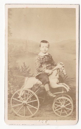 Garcon sur tricycle circa 1870
