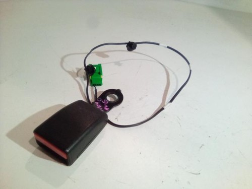 Attache ceinture avant gauche