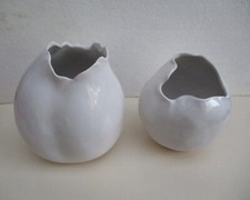 Set de deux vases blancs design