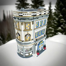 Dept 56 Snow Village Main Street Medical 2002 Christmas Lighted Building *READ*