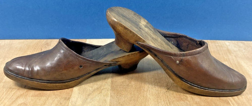 Ancienne paire sabot bois - de,
