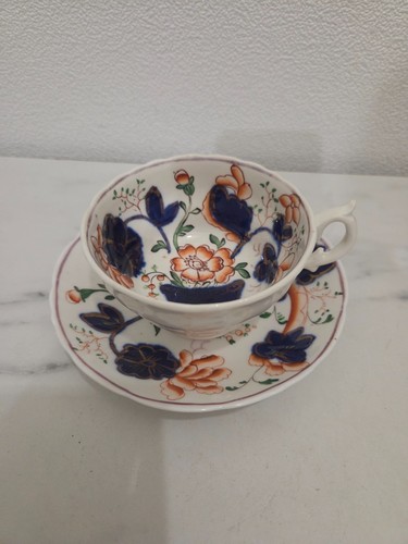 Tasse sous soucoupe - et,