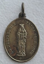 Jolie Médaille Religieuse