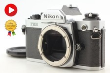 Appareil photo argentique 35 mm reflex argenté Nikon FM2 avec capuchon...