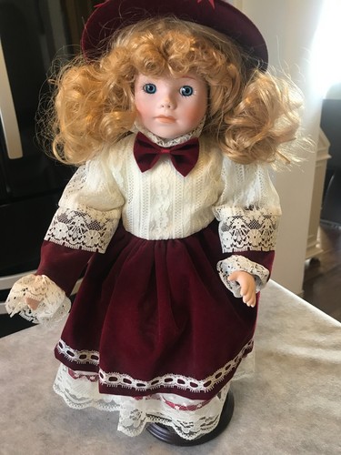 Poupee porcelaine robe - ,