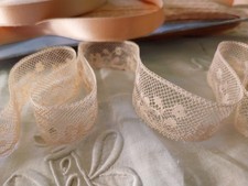 Beau lot rose poudre Des mètres de dentelle, ruban satin Mercerie ancienne neuve