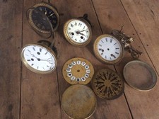 Lot  de 4 mouvements de pendule de Paris pour pièces ou à restaurer