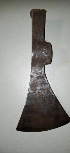 Hache marteau estampillee - hache,