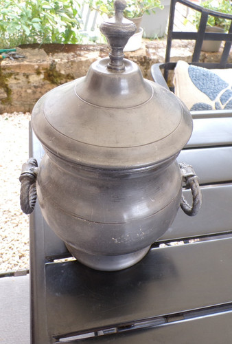 Ancien pot couvert - ou, soupiere