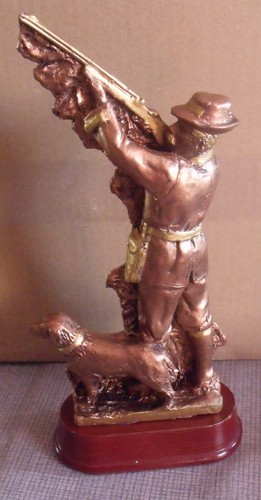 Statuette résine un - statuette, en