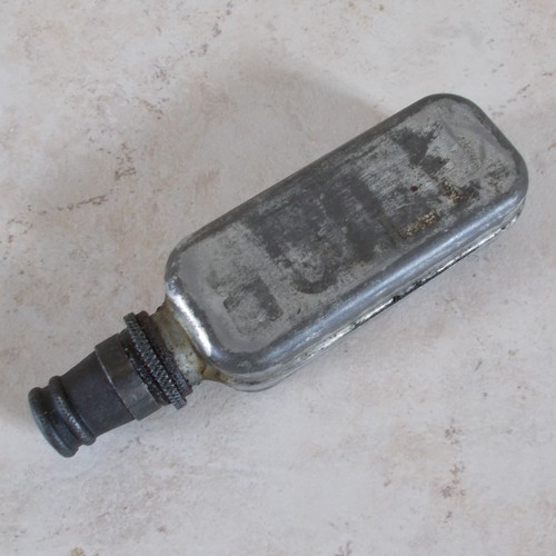 Vieille burette huile - vieille, d'huile