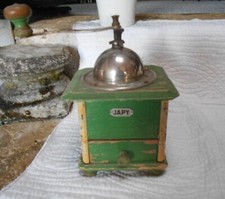 Ancien Moulin à Café en bois