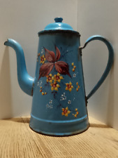 TRES BELLE CAFETIERE EN TOLE EMAILLEE A DECOR FLORALE