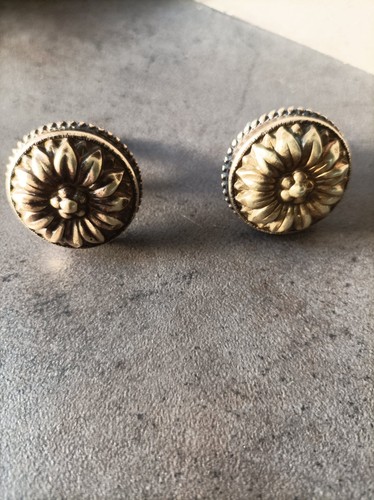 Deux anciens boutons meuble - deux, de
