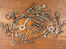 Lot de 33 Anciennes clés