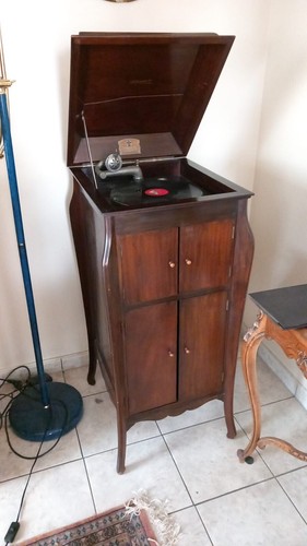 Meuble radio tourne disque - radio, et