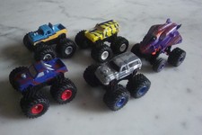 X36/ VOITURE MICRO MACHINE SERIE MONSTER TRUCK VINTAGE