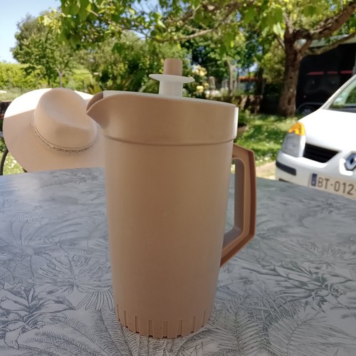 Pichet tupperware beige - pichet,