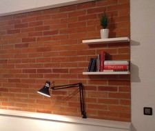 LOT DE DEUX ÉTAGÈRES MURALES