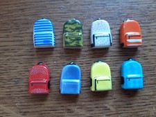 LOT DE 8 FEVES  Serie complete