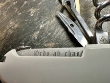 Victorinox ordo ab chao avec symboles maçonniques couteau suisse franc maçon