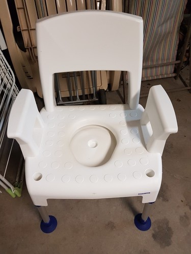 Chaise percée garde robe - chaise,