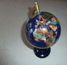 belle mappemonde en métal