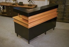 Bar/comptoir moderniste dans