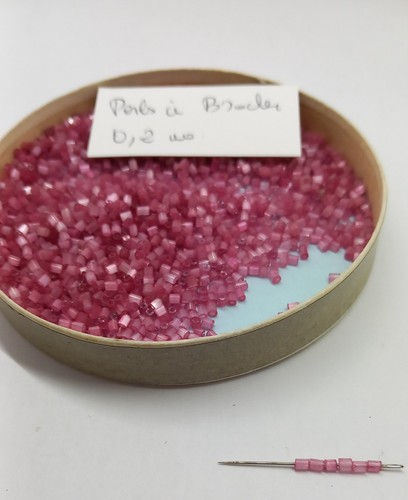 Perles broder en - a,