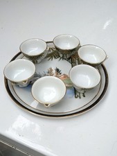 Service à saké japonais blanc brillant  motifs bambous avec tasses siffleuses