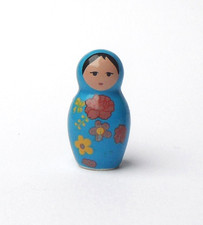 cyb - Fève poupée russe bleue -s35
