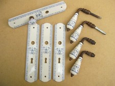 ANCIENNES POIGNEES ET PLAQUES