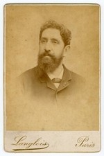 PHOTO Cabinet Photographie de l'Eldorado, a man beard necklace Langlois Paris