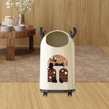 Poubelle à Roulettes, Jolie