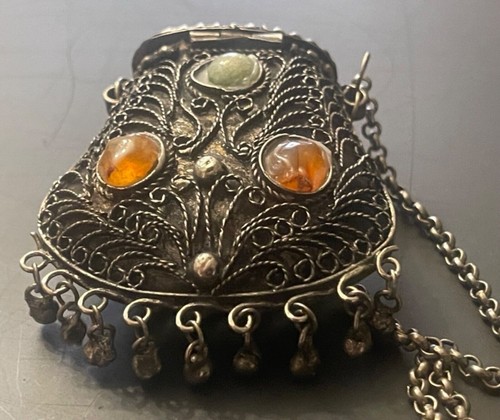 Boite amulette pilule - à,