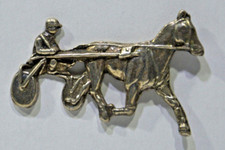 Pin's équitation cheval sulky