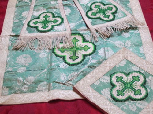 Pour chasuble verte fleurs - pour,