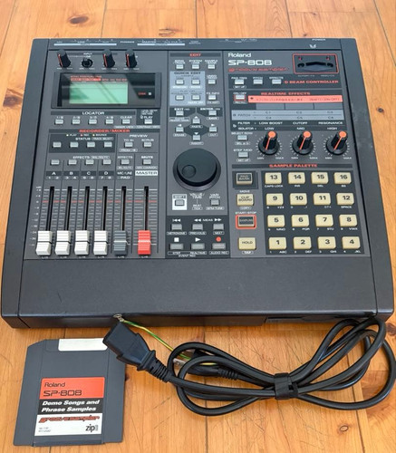 Roland 808 groove sampler - sp-808,